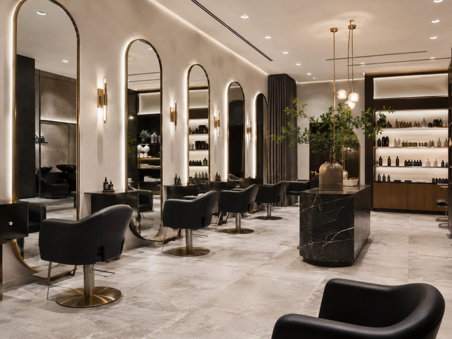 Interno elegante del salone dimostrativo Atelier Aurora Roma